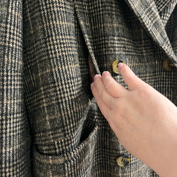 SFW Oversized Woman’s Wool Coat - Picture 4 of 6